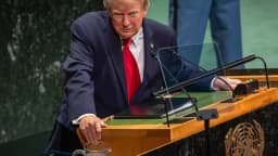 Donald Trump discursa no púlpito da Assembleia Geral da ONU