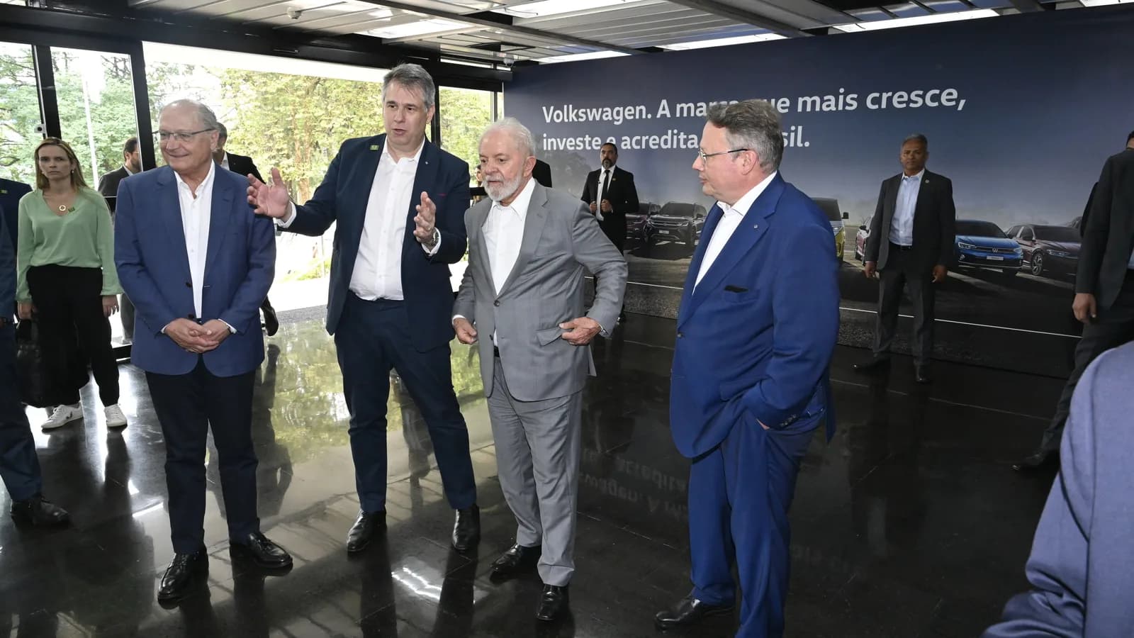 Autoridades e executivos visitam fábrica da Volkswagen em São Bernardo do Campo, foto de arquivo