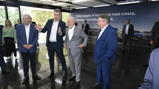 Autoridades e executivos visitam fábrica da Volkswagen em São Bernardo do Campo, foto de arquivo