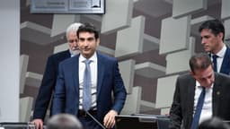 Gabriel Galípolo, hoje presidente do Banco Central, em comissão do Senado, foto de arquivo de 2024