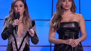 Anitta ao lado de Tatá Werneck no palco do Prêmio Multishow de Música Brasileira 2018