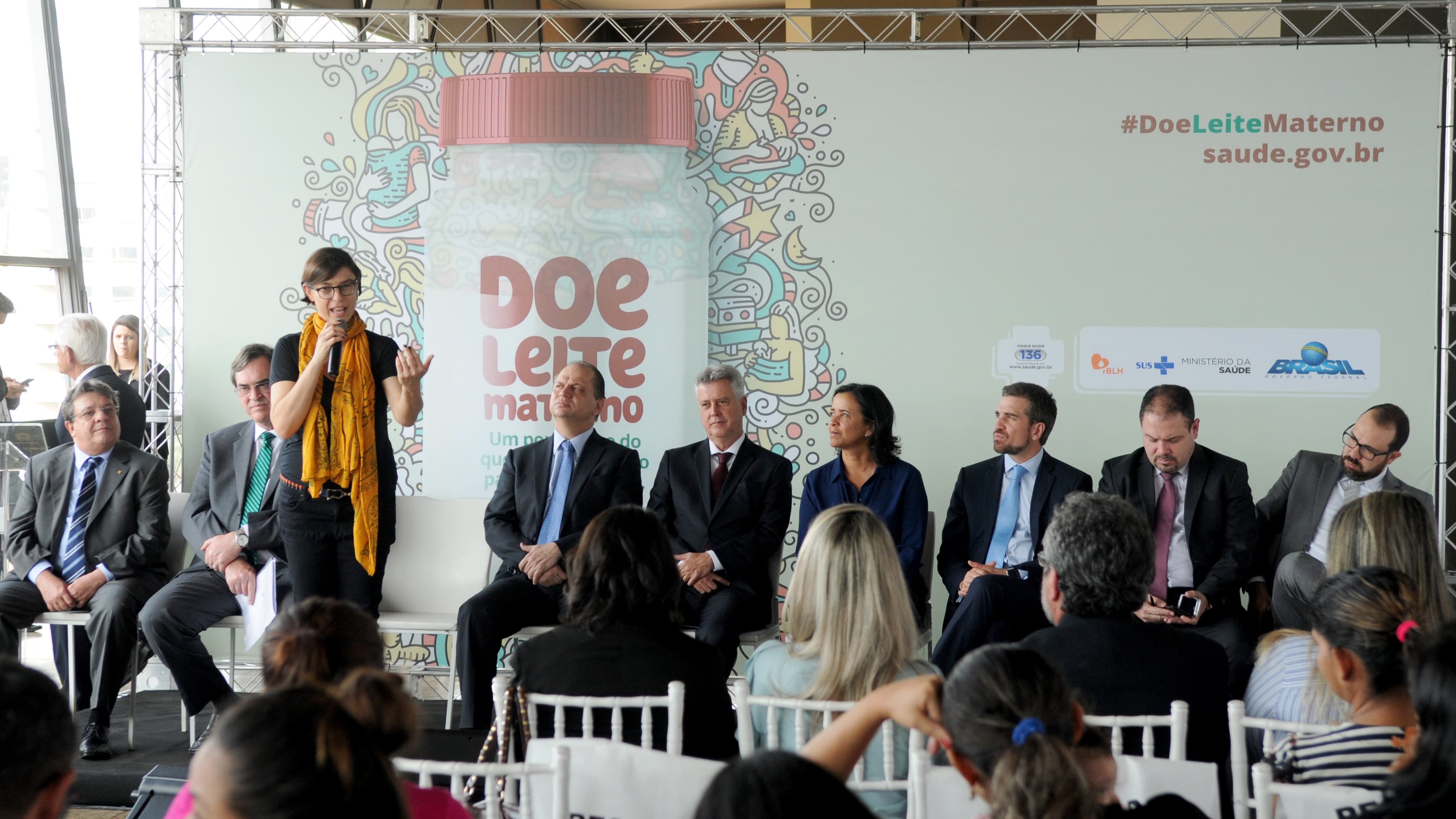 Lançamento da campanha nacional Doe Leite Materno, com plateia, em Brasília