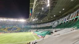 Torcida do Palmeiras faz mosaico e solta faixas no Allianz Parque antes de partida contra o LDU pela Libertadores