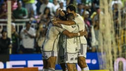 Jogadores do Atlético-MG comemoram gol em jogo da Copa do Brasil