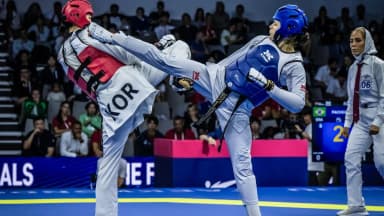 Maria Clara Pacheco em luta de taekwondo, imagem usada pela World Taekwondo para ilustrar a hegemonia da brasileira no ciclo olímpico