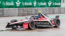 Foto de arquivo: Felipe Drugovich pilota carro de Fórmula E em pista molhada