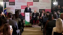 O ministro Gilmar Mendes discursa em púlpito durante evento na Câmara dos Deputados