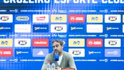 Técnico Artur Jorge concede entrevista coletiva no CT do Cruzeiro após jogo contra a Chapecoense