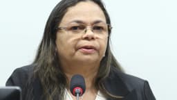 Audiência pública na Câmara sobre escola pública e acesso à faculdade, com diretora de escola do Ceará