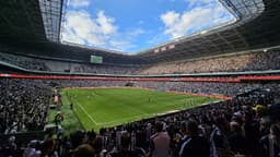 Arena MRV lotada durante partida do Atlético, com torcida nas arquibancadas e jogadores em campo; imagem de arquivo de junho de 2024