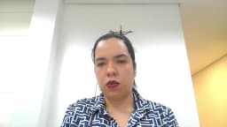 Gabriela Martins, economista da Fecomércio-MG, participa do debate por videochamada sobre o fim da escala 6x1.