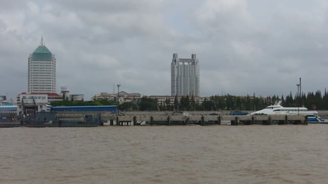 Paisagem urbana e portuária de Xangai, na China
