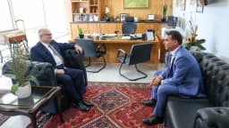 Senador Flávio Bolsonaro conversa com o presidente do STF durante audiência