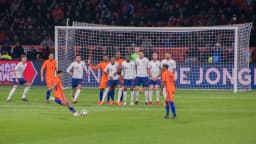 Memphis Depay bate falta pela seleção holandesa em partida de 2018 (foto de arquivo, não é do Corinthians)