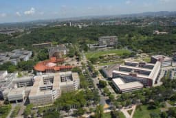 Fachada da Reitoria da Universidade Federal de Minas Gerais, no campus Pampulha, em Belo Horizonte