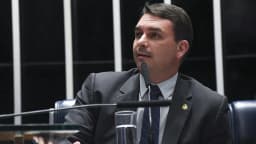 Senador Flávio Bolsonaro discursa da tribuna do Senado Federal