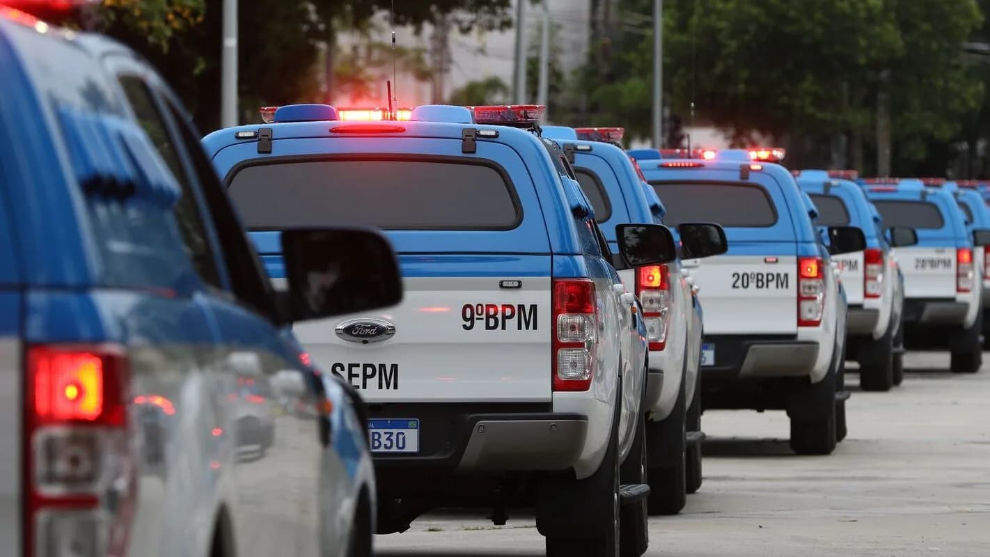 Viaturas da Polícia Militar enfileiradas (foto de arquivo, ilustrativa)