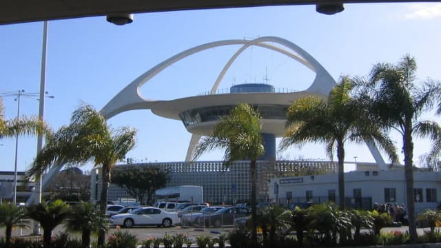 Theme Building, estrutura icônica do Aeroporto Internacional de Los Angeles (LAX)