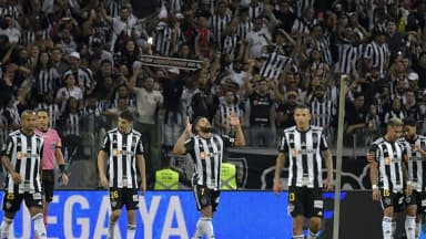 Jogadores e torcida do Atlético-MG comemoram no Mineirão