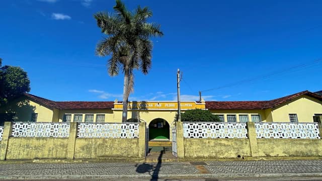 Fachada de escola estadual em Coronel Fabriciano, Minas Gerais, foto de arquivo
