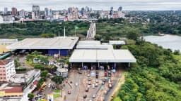 Vista aérea da fronteira entre Brasil e Paraguai na região de Foz do Iguaçu