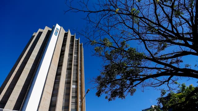 Fachada do prédio-sede da Caixa Econômica Federal em Brasília, responsável pelo crédito do lucro do FGTS