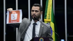 O senador Cleitinho Azevedo discursa no plenário do Senado