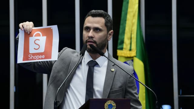 O senador Cleitinho Azevedo discursa no plenário do Senado