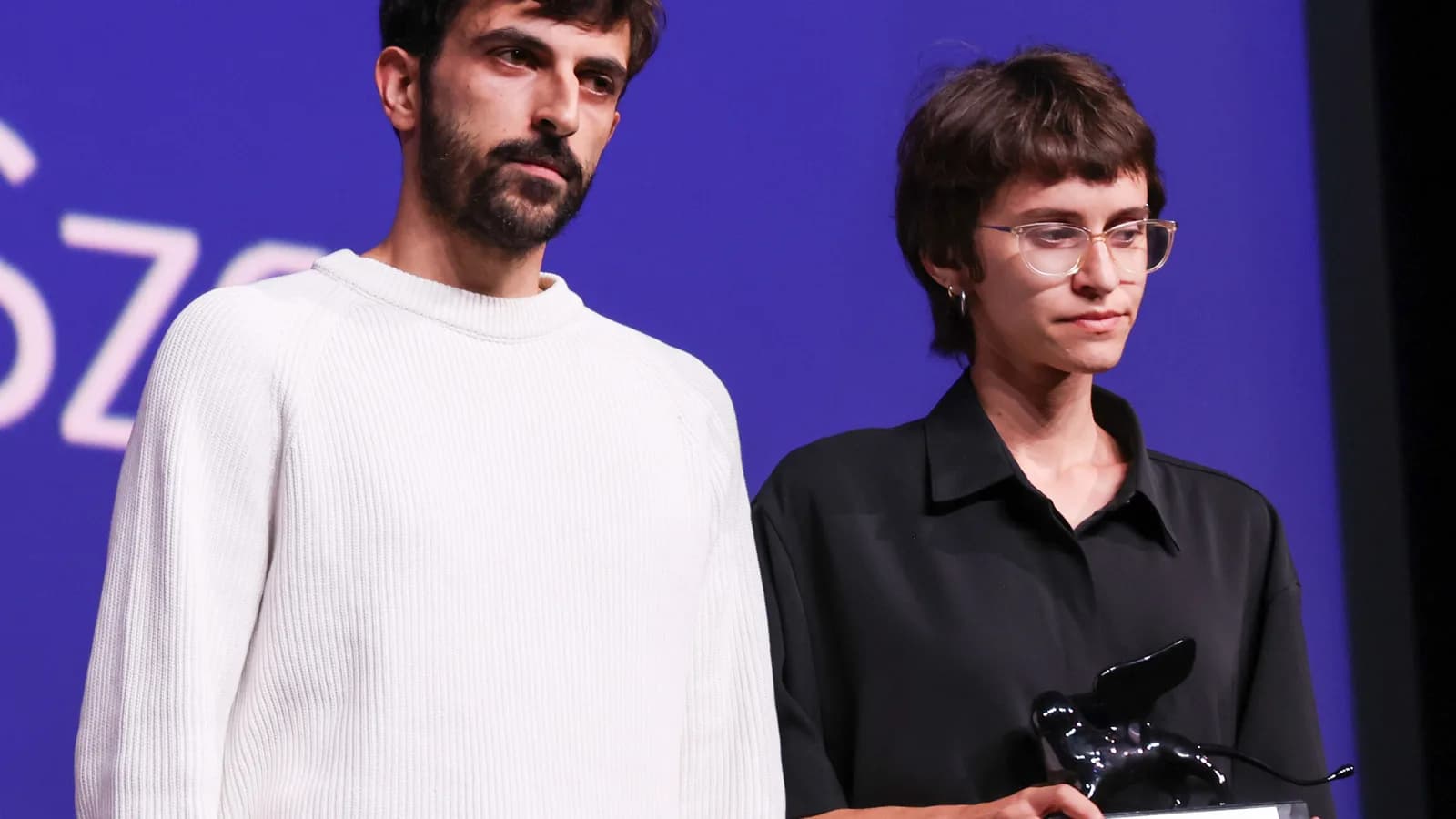 Yuval Abraham e Rachel Szor seguram o Prêmio Especial do Júri por 'Naza' em Veneza