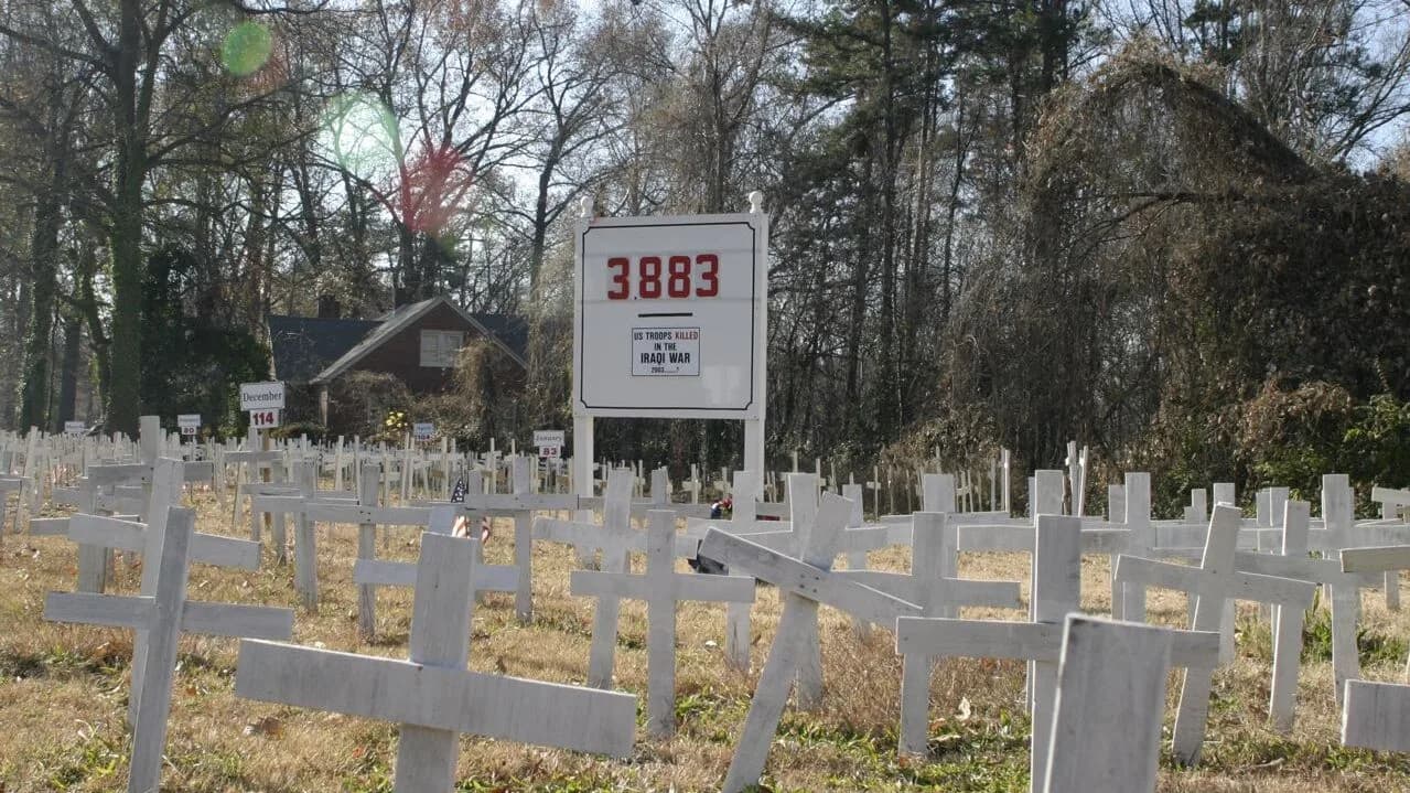 Memorial com cruzes em homenagem aos soldados americanos mortos na Guerra do Iraque