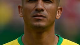 Danilo, zagueiro do Flamengo, com a camisa da seleção brasileira em campo