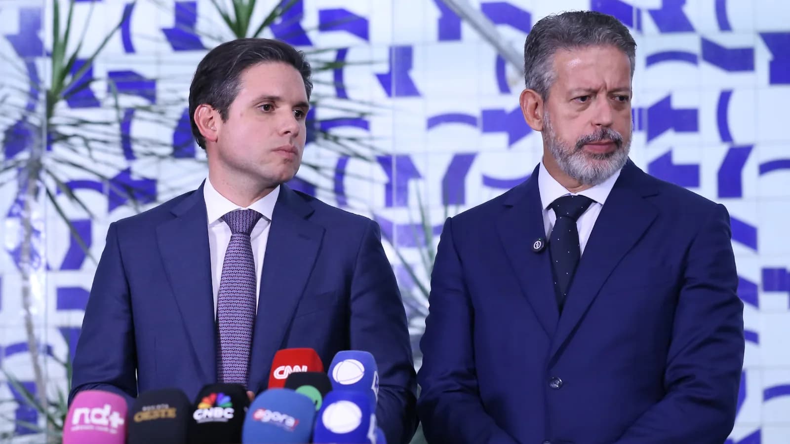 O presidente da Câmara dos Deputados, Hugo Motta, ao lado do deputado Arthur Lira durante coletiva de imprensa