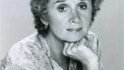 Retrato em preto e branco da atriz Barbara Barrie, foto de divulgação de 1980