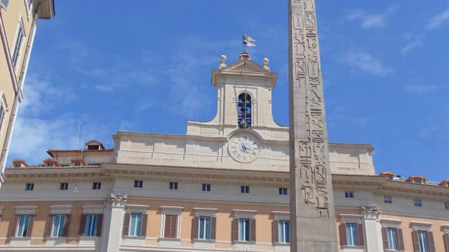Fachada do Palazzo Montecitorio, sede da Câmara dos Deputados da Itália, em Roma