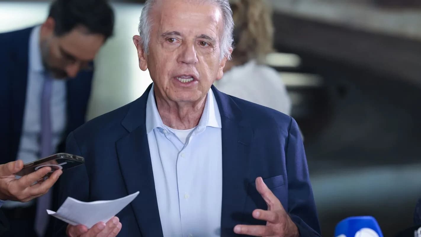 O ministro da Defesa, José Múcio, fala à imprensa sobre a fronteira do Brasil com a Venezuela, em janeiro de 2026 (foto de arquivo)