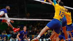 Bloqueio da seleção brasileira de vôlei masculino contra a França em jogo olímpico no Rio 2016 (foto de arquivo)