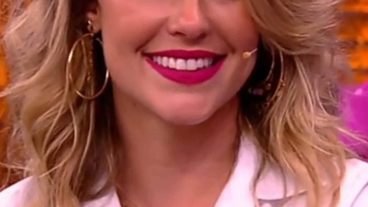 Retrato de Paolla Oliveira sorrindo