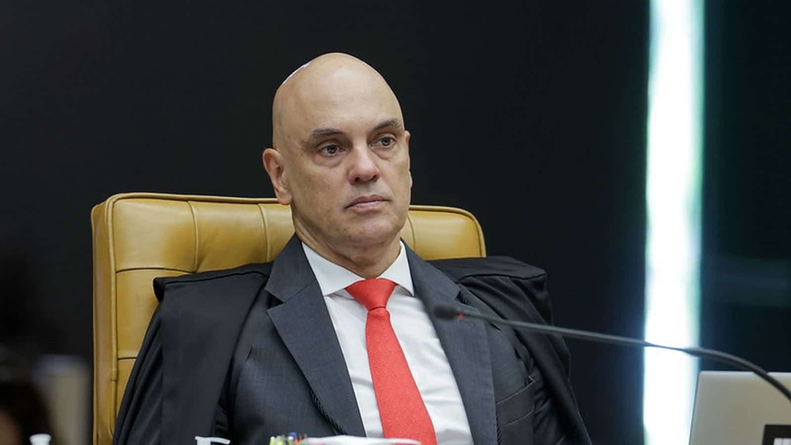 Ministro Alexandre de Moraes durante sessão plenária do STF