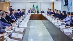 Presidente Lula reunido com representantes da ABIEC, ABPA e Abrafrigo e o ministro da Agricultura, Carlos Fávaro, em Brasília (foto de arquivo)