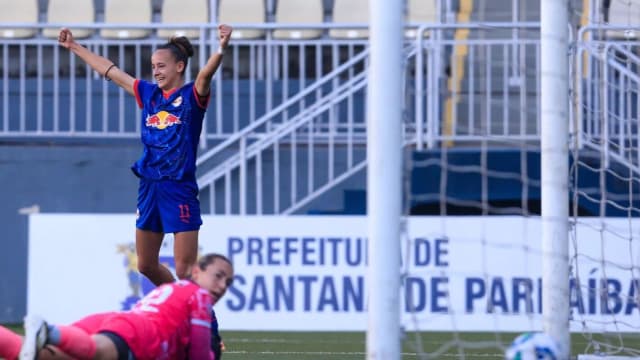 Jogadora comemora gol em partida do Brasileirão Feminino (foto de arquivo, ilustrativa)
