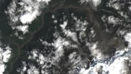 Imagem de satélite Landsat mostra cicatriz de lama e deslizamento no vale do rio Trishuli, no Nepal, após colapso de geleira