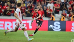 Jogador do Athletico Paranaense comemora gol em foto de arquivo