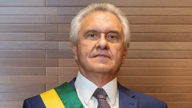 Ronaldo Caiado, governador de Goiás e candidato à Presidência pelo PSD, em foto oficial com a faixa de governador