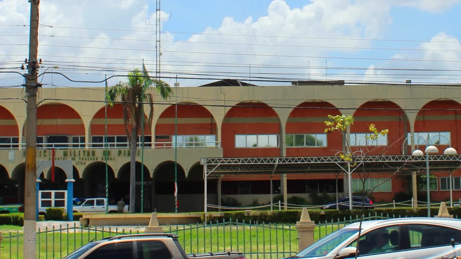 Fachada do Quartel do Comando-Geral da Polícia Militar do Piauí, em Teresina