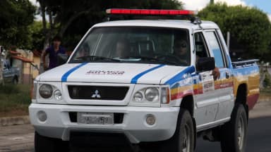 Viatura da Polícia Militar de Minas Gerais com policiais militares a bordo
