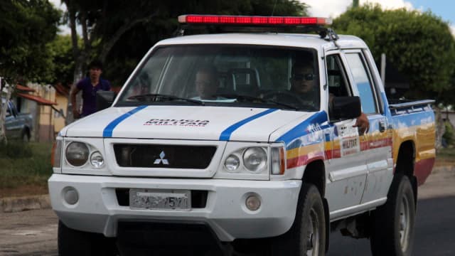 Viatura da Polícia Militar de Minas Gerais com policiais militares a bordo
