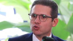 O presidente da Câmara dos Deputados, Hugo Motta, fala durante entrevista coletiva