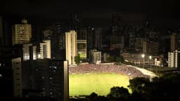 Torcida do Paysandu em arquibancada lotada durante jogo fora de casa, em foto de arquivo