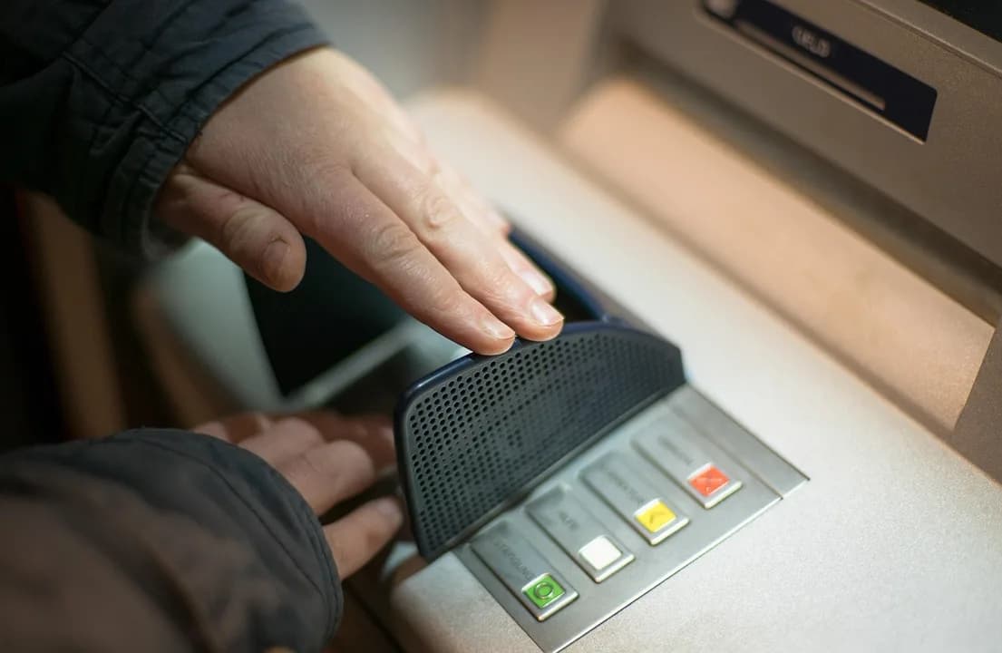 Imagem ilustrativa: fraud, atm, security, bank, money, capital, protection, play dough, certainty, seem, cash, currency, clarity, euro crisis, banknotes, coin, buttons, fraud, atm,