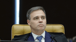 Ministro André Mendonça durante sessão do STF